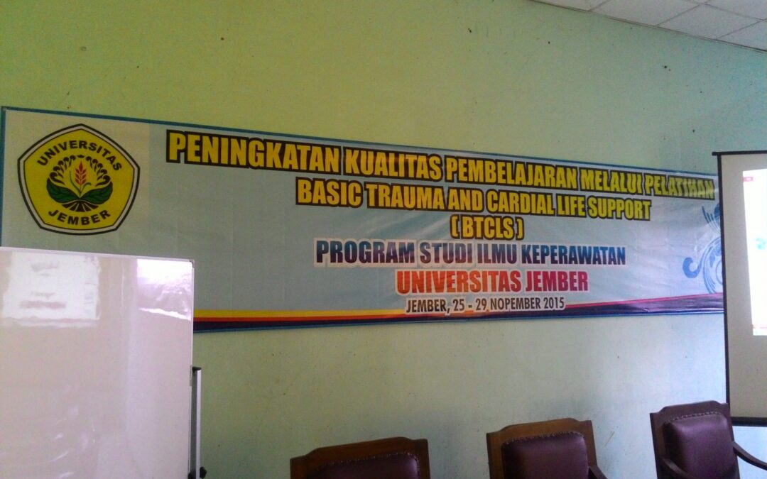 PSIK UNIVERSITAS JEMBER GELAR PELATIHAN BTCLS AGD 118