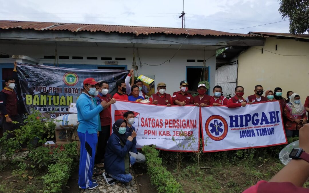 IKM FKEP BANTU KORBAN BANJIR TEMPUREJO JEMBER