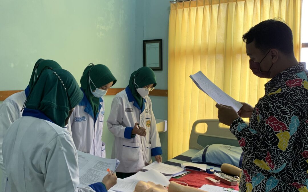 Pelatihan Kompetensi Dasar Perawat Bagi Mahasiswa Profesi Ners Angkatan XXIX
