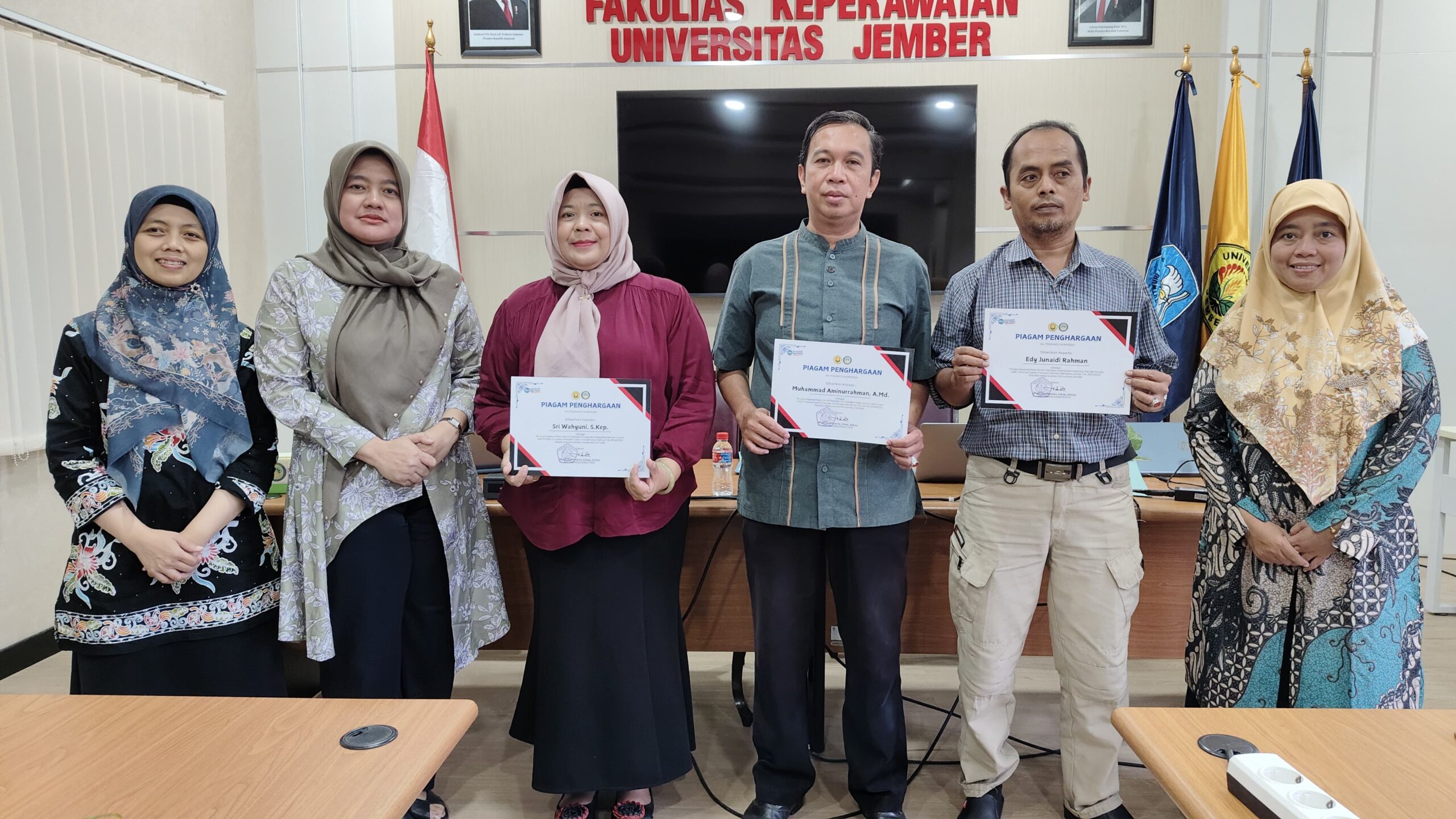 Penghargaan Tenaga Kependidikan Berintegritas Triwulan I Fakultas Keperawatan Universitas Jember