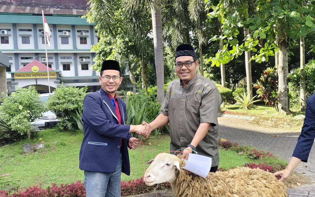 Integrasi Iman, Ilmu, dan Kepedulian Sosial: Civitas Akademika Fakultas Keperawatan UNEJ Tebar Kebaikan di Momen Idul Adha 1466 Hijriah