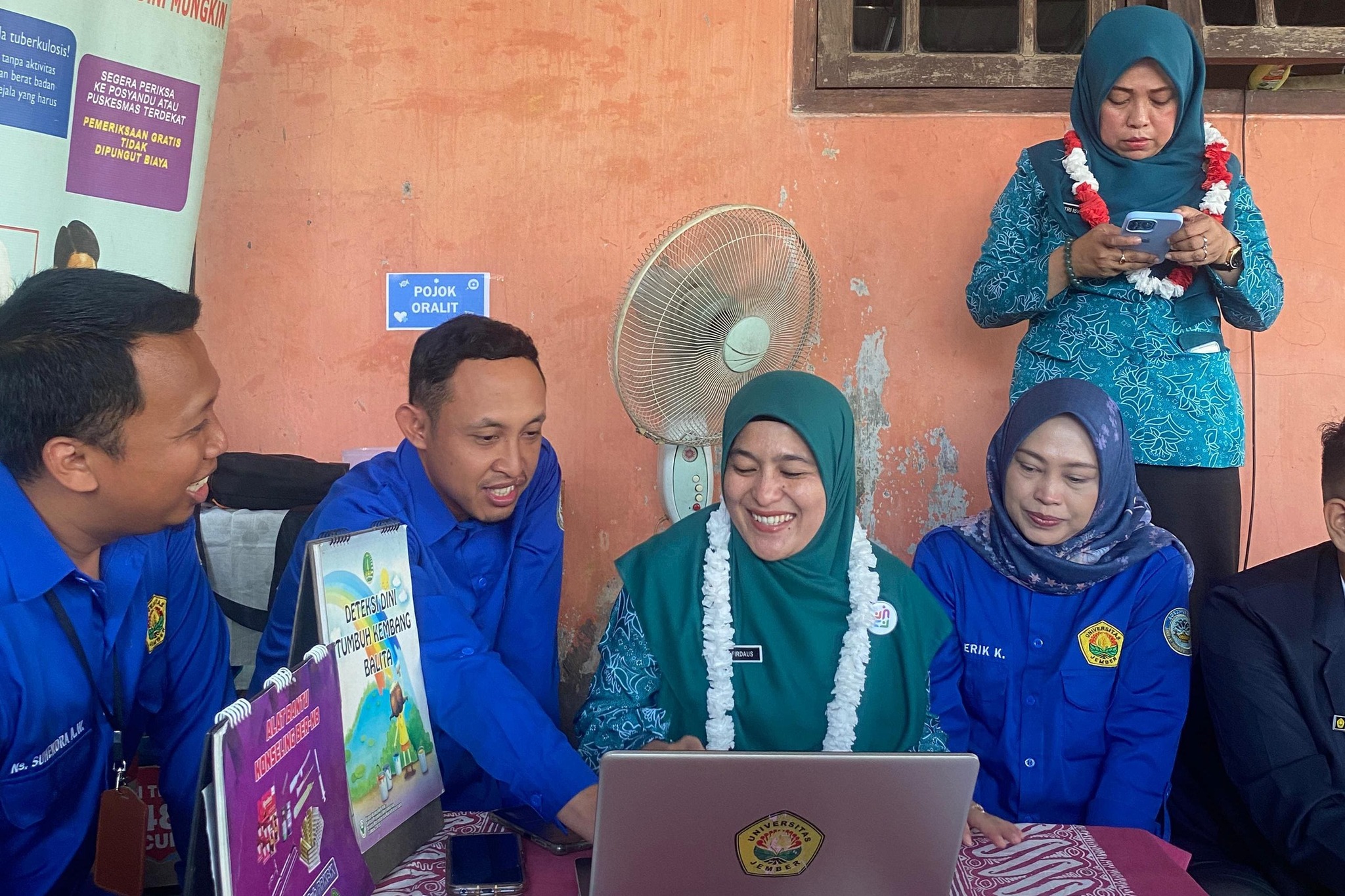 Peringati Hari Posyandu Nasional, Kelurahan Tapaan Kota Pasuruan Bersinergi dengan Tim Keris REFUN UNEJ Selenggarakan Cek Kesehatan Gratis dan Edukasi Hipertensi Berbasis PHBS Keluarga.