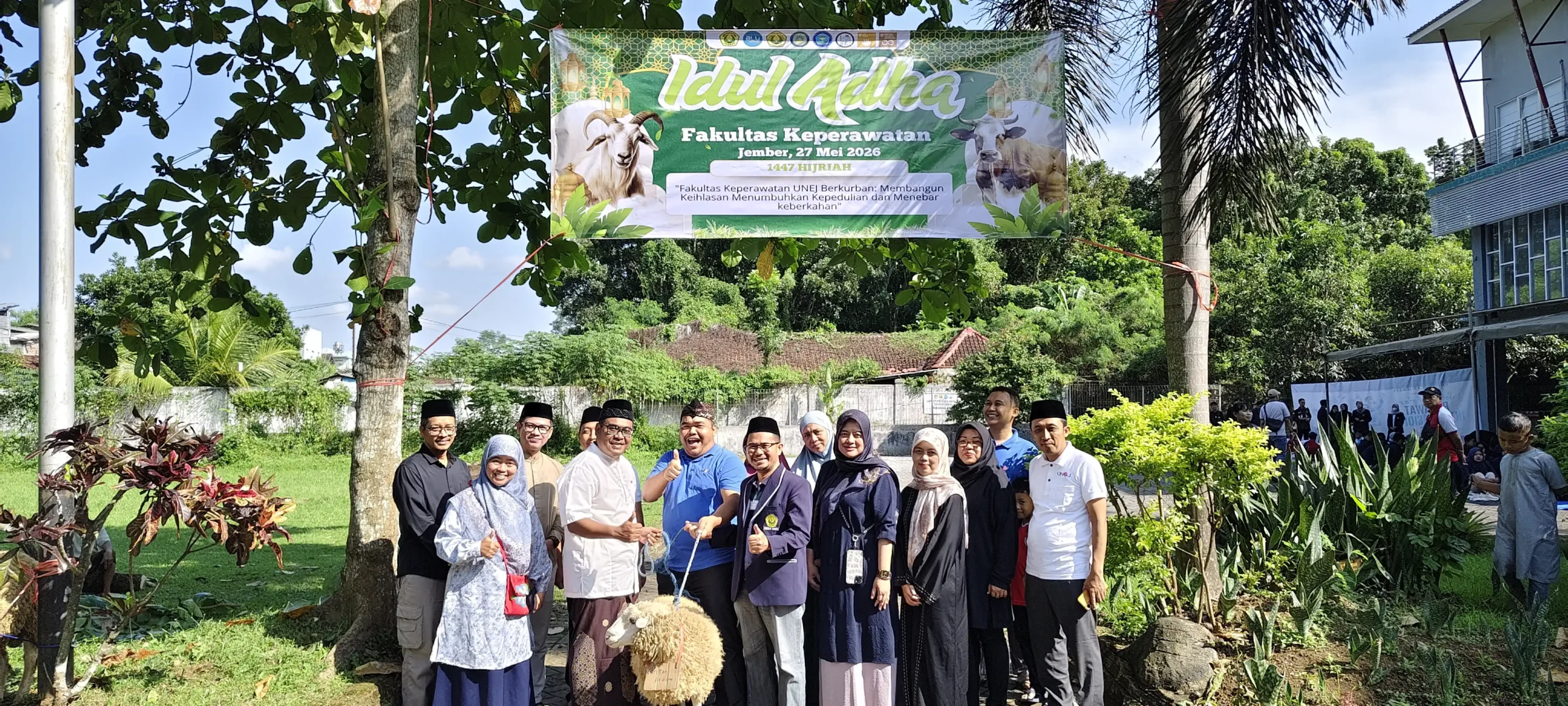 Wujud Kepedulian dan Kebersamaan, FKep Universitas Jember Tebar 870 Paket Daging Kurban di Iduladha 1477 H