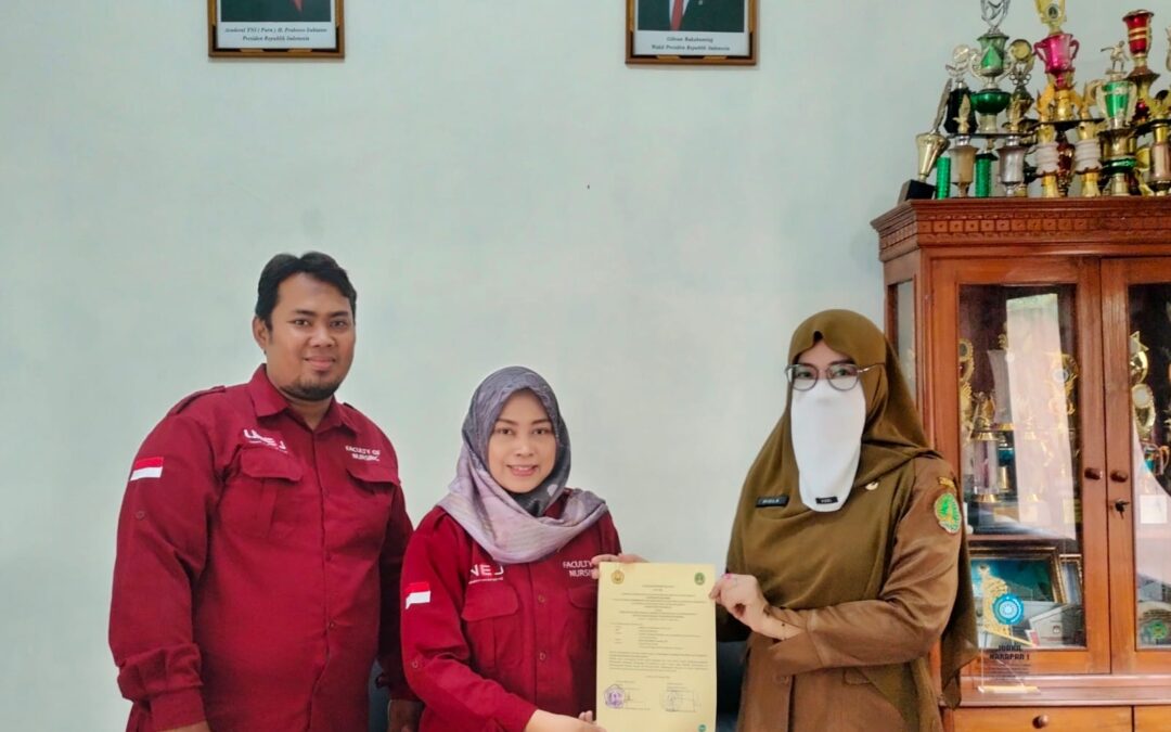 Cegah ISPA pada Lansia, Kelompok Riset REFUN Prodi D3 Keperawatan Gelar Edukasi Cuci Tangan dan Etika Batuk di Desa Tapa’an