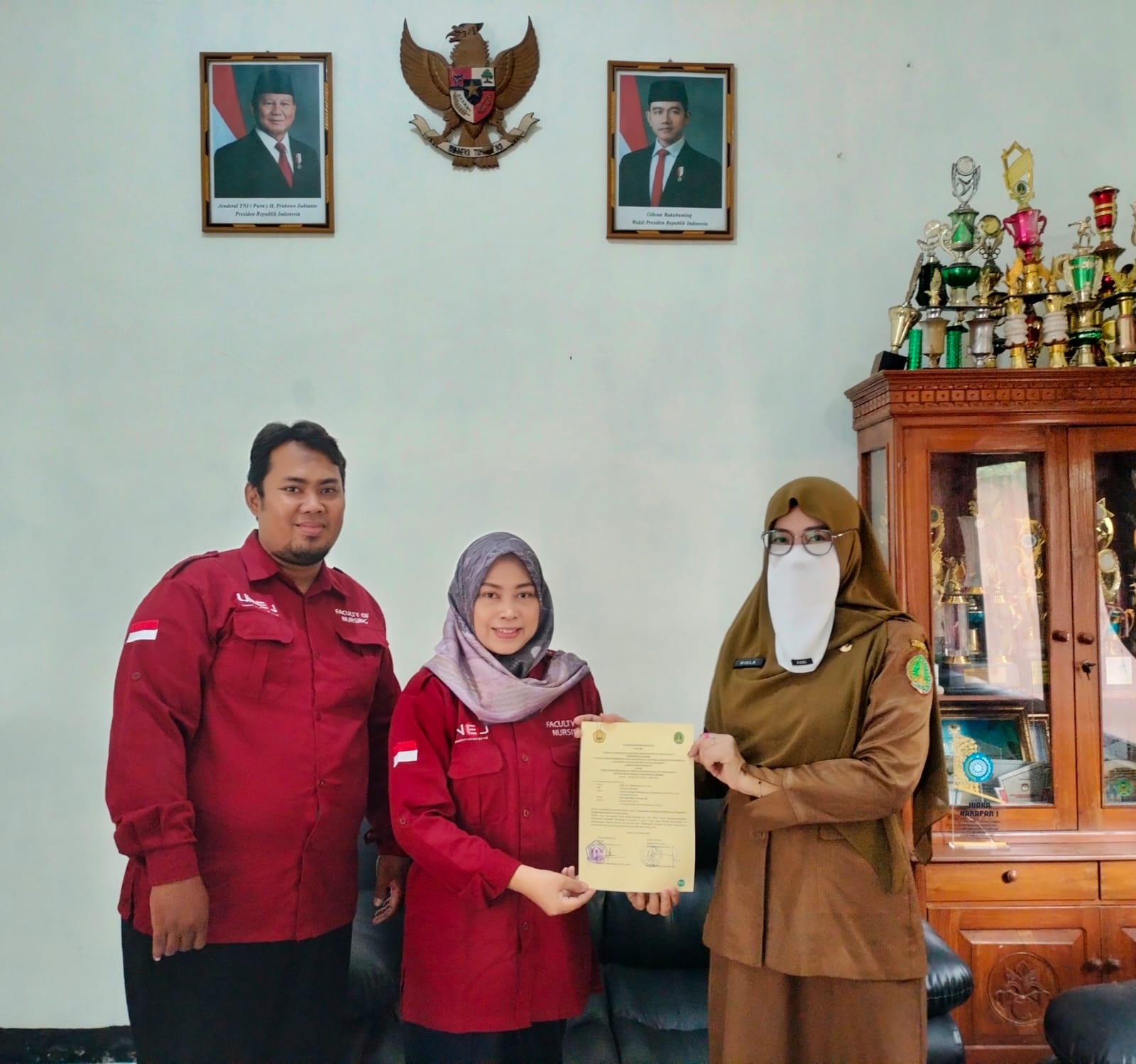 Cegah ISPA pada Lansia, Kelompok Riset REFUN Prodi D3 Keperawatan Gelar Edukasi Cuci Tangan dan Etika Batuk di Desa Tapa’an