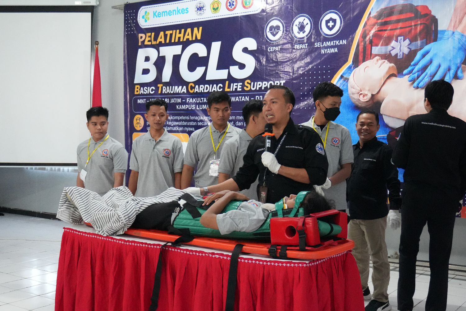 BTCLS D3 Keperawatan FKEP UNEJ Kampus Lumajang Bekali Mahasiswa Kompetensi Kegawatdaruratan Dasar