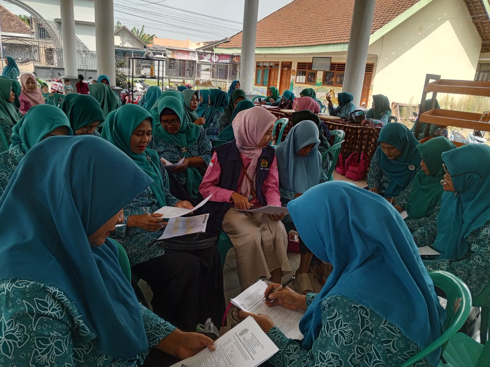 Srikandi Sehat di Garda Depan: Kader Desa Karangjeruk Siap Cegah Kehamilan Berisiko Sejak Dini