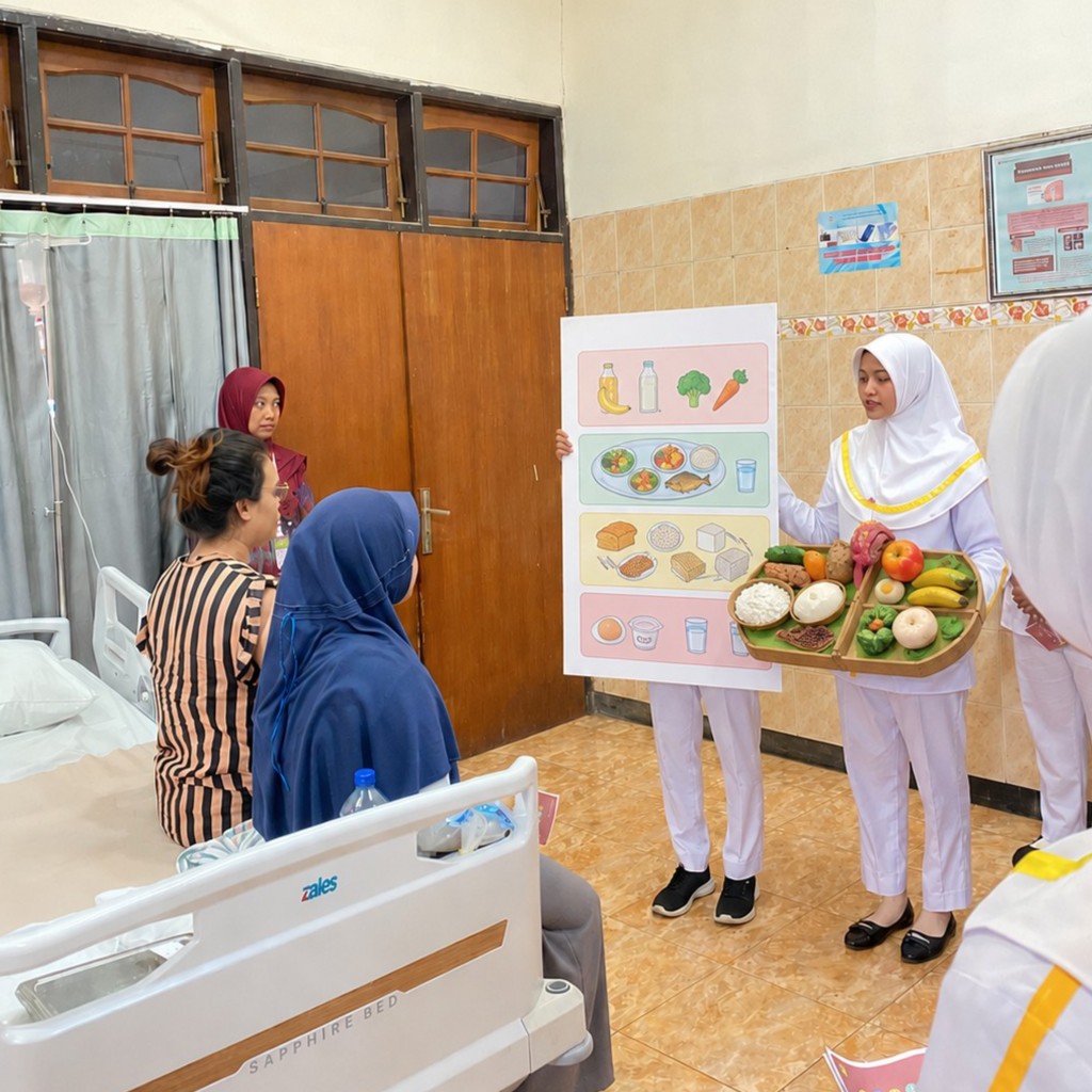 TIM PENGABDIAN MASYARAKAT KELOMPOK RISET GARUDA LAKSANAKAN PROGRAM MINDFUL EATING-DM UNTUK MENINGKATKAN KEPATUHAN DIET PASIEN DIABETES MELLITUS DI RSUD DR. R. SOEDARSONO KOTA PASURUAN