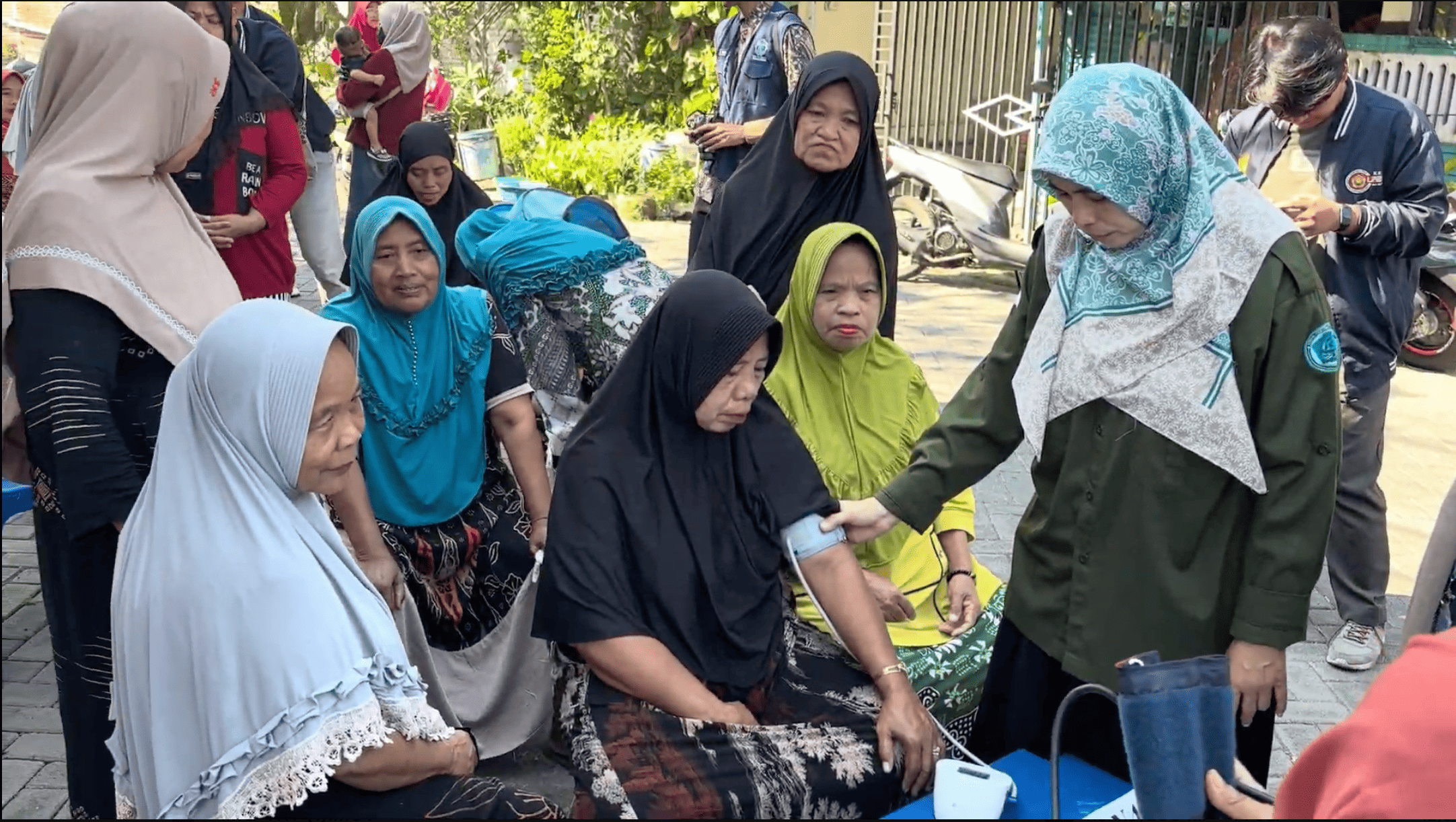 KERIS GARUDA KENALKAN PROGRAM DETEKSI DINI STROKE BERBASIS AI KEPADA WARGA DESA MOJOPARON