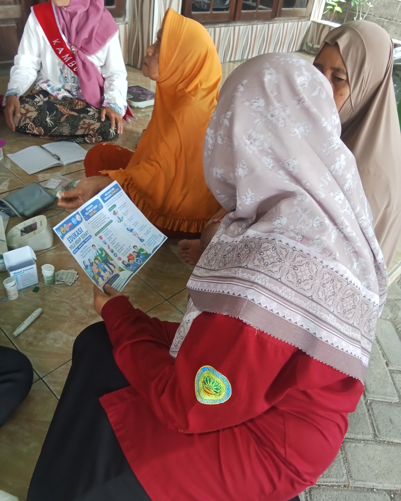 PENGUATAN DESA FAST: EDUKASI POLA HIDUP SEHAT DAN SKRINING BERKELANJUTAN CEGAH STROKE DI MOJOPARON