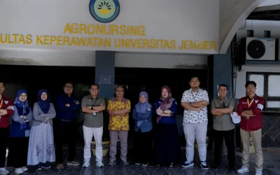 Wakil Rektor III dan Ketua Senat UNEJ Tinjau PKKMB Fakultas Keperawatan