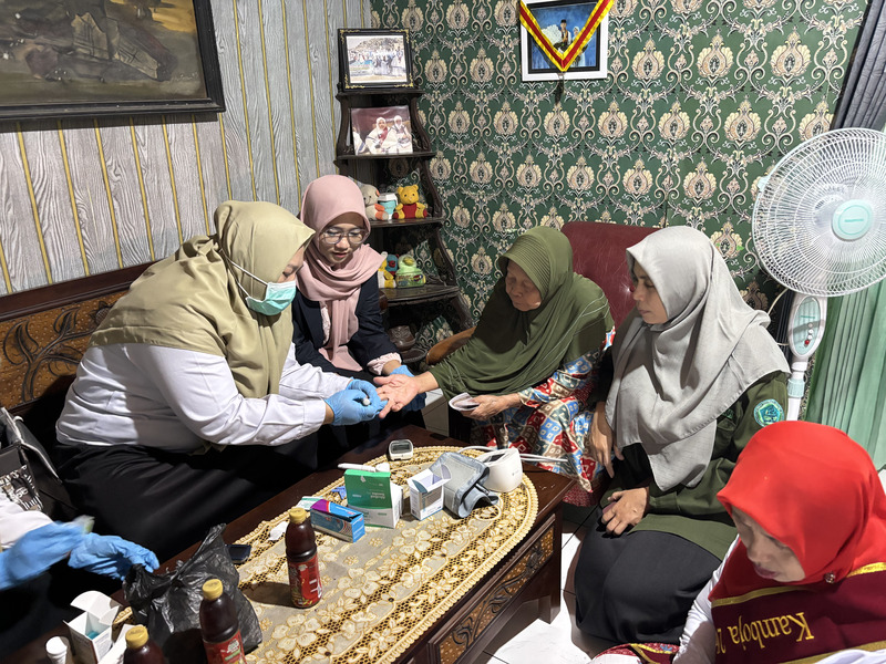 PENGUATAN DESA FAST: PELATIHAN RESPONS CEPAT GOLDEN PERIOD DAN SIMULASI STROKE DI MOJOPARON